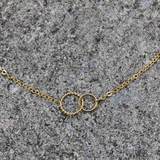 Interlocking Circles Necklace | Gold